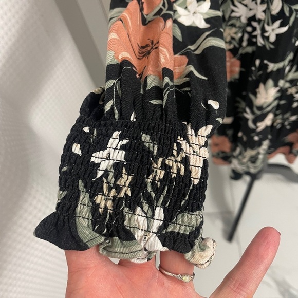 Chic Black Floral Long Sleeve Dress - Picture 2 of 10